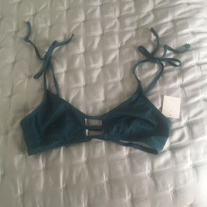 Shoulder tie bikini top